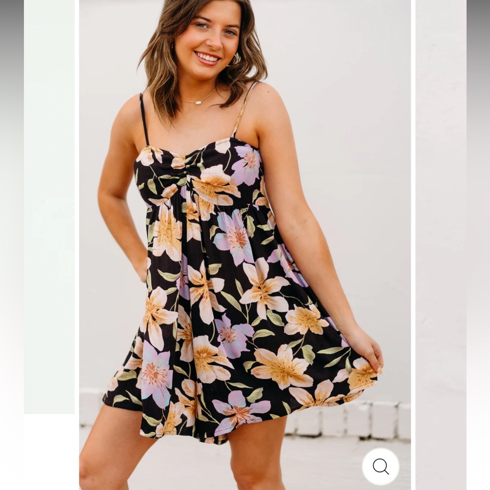 NWOT Sleeveless Tropical Floral Printed Romper